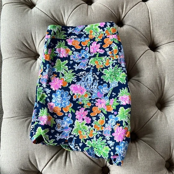 LILLY PULITZER X DISNEY SCALLOP SHORTS - Picture 4 of 4